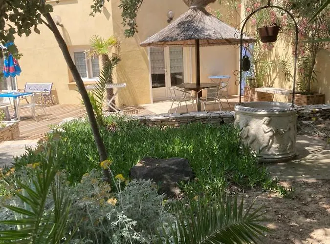 Le Robinson Bed & Breakfast Marseillan (Herault)
